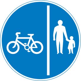 Route comprising a separated track and path for cycles and pedestrians