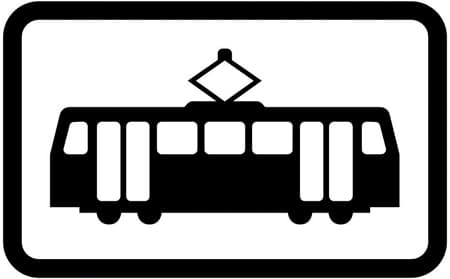 Open tramway level crossing without light signals